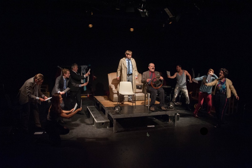 Martin König, Natascha Kuch, Christian Schaefer, Carlo Benz, Cornelius Nieden (Ehemaliger Direktor Lajos Kóbor), Stefan Kirchknopf (Géza Csobó, Inhaber einer Lebensmittelkette), Manoel Vinicius Tavares da Silva, Severin Gmünder, Sofie Alice Miller. Fotograf: Michael Schill